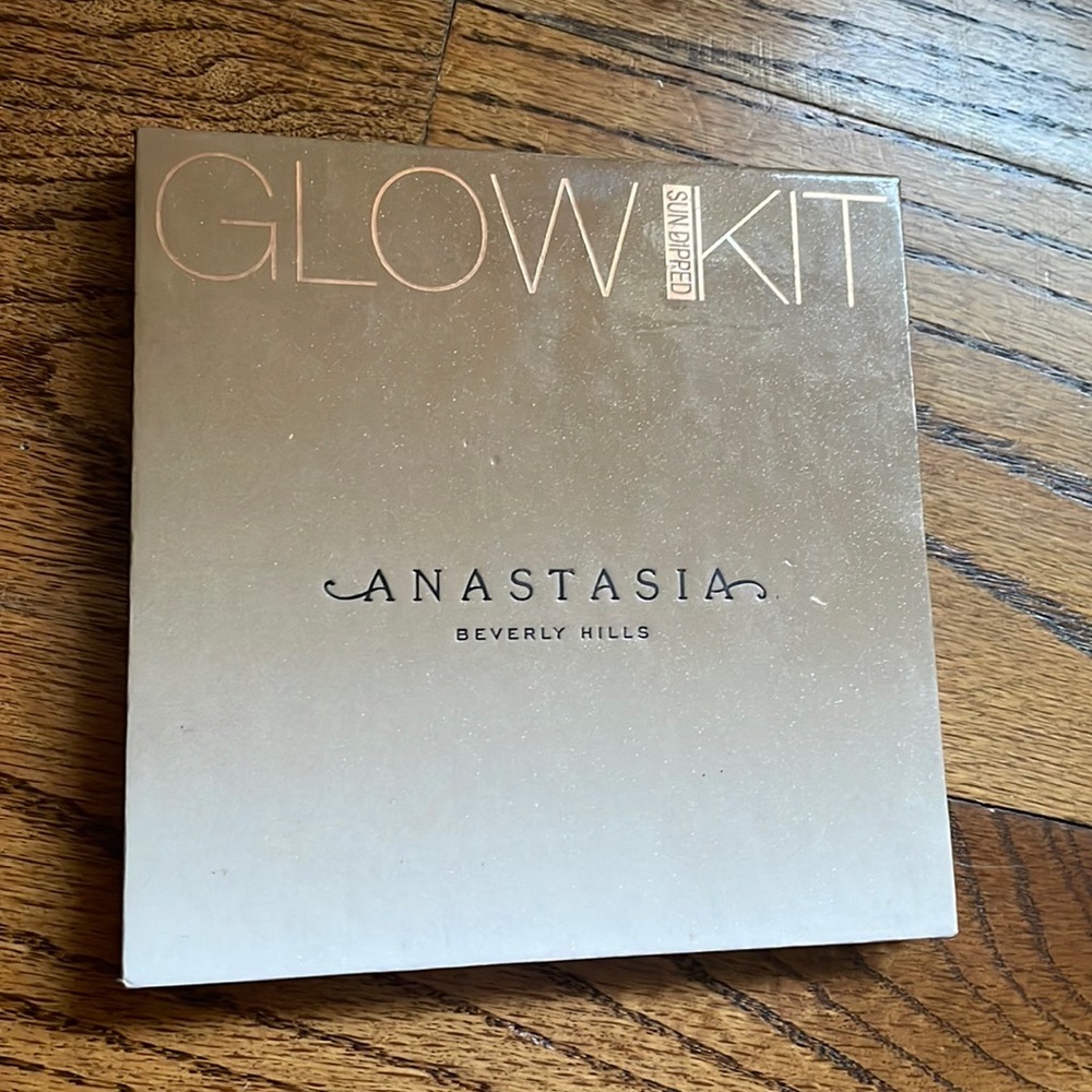 Anastasia Beverly Hills sun dipped glow kit